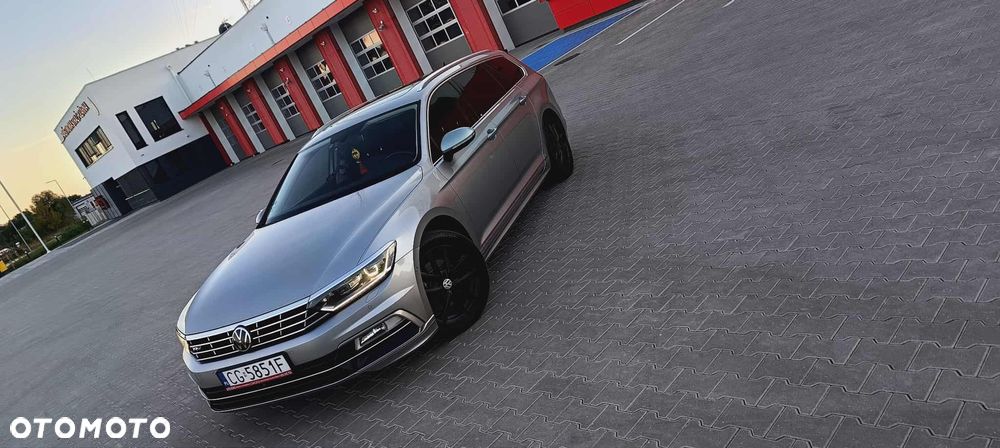 Volkswagen Passat - 1