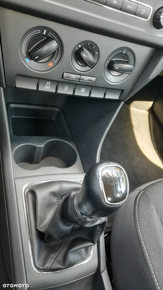 Skoda RAPID 1.2 Ambition Max - 27