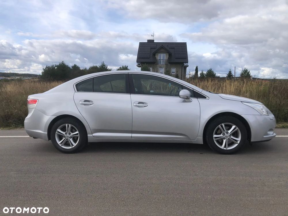 Toyota Avensis - 2