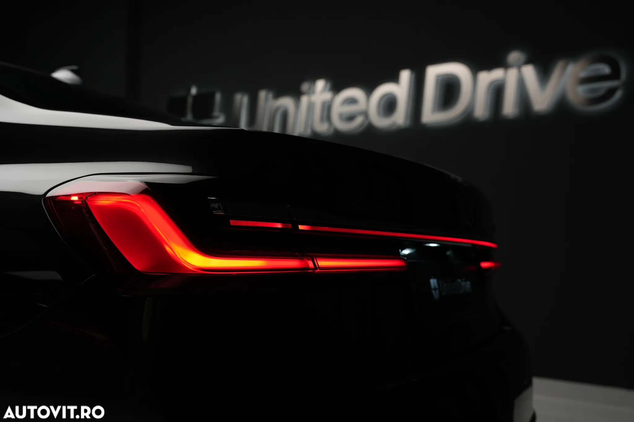 BMW Seria 7 740d xDrive MHEV - 13