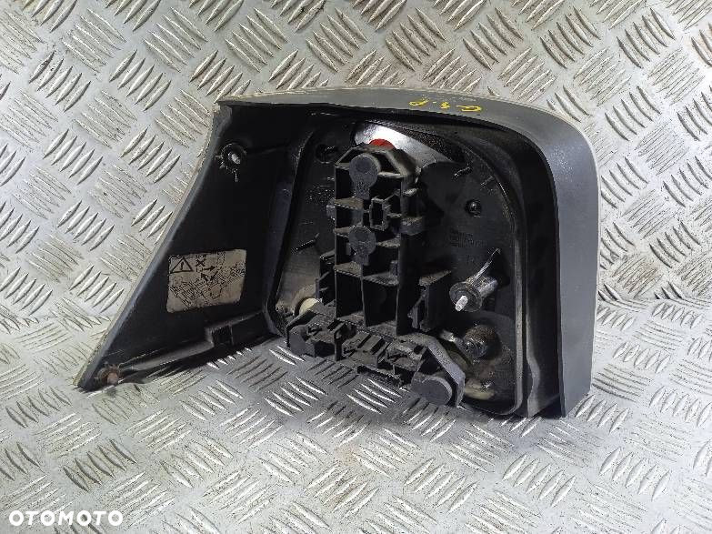 LAMPA PRAWA TYLNA VOLKSWAGEN GOLF 4 - 2