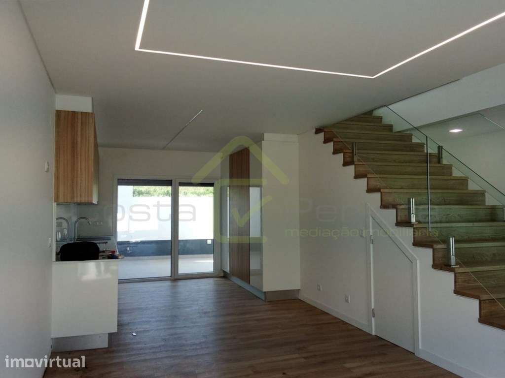 Moradia T4 Nova com garagem e logradouro - Grande imagem: 3/23