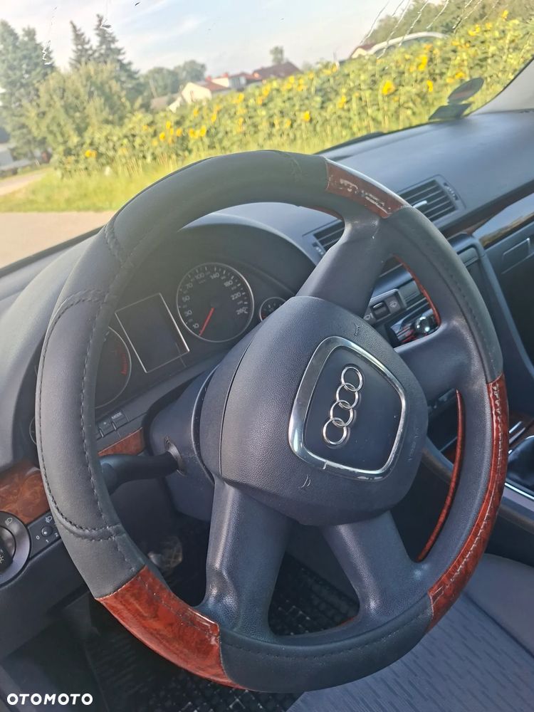 Audi A4 Limousine - 4