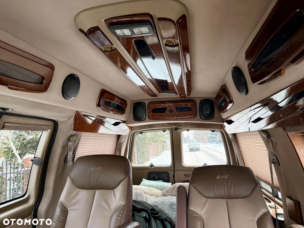 Chevrolet Express - 8