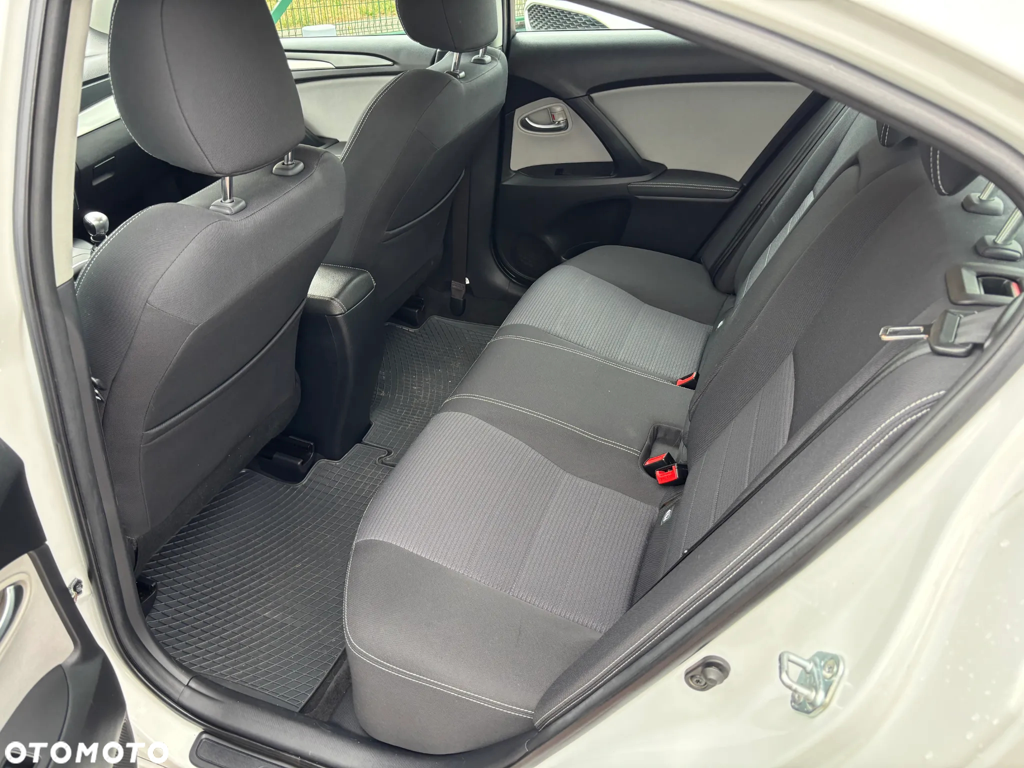 Toyota Avensis - 15