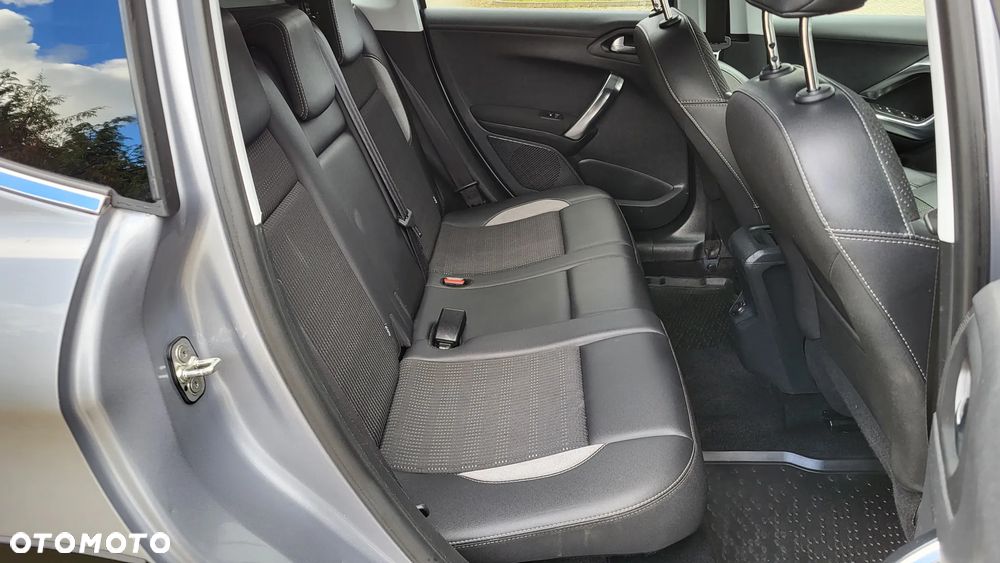 Peugeot 2008 1.2 Pure Tech Allure S&S - 11