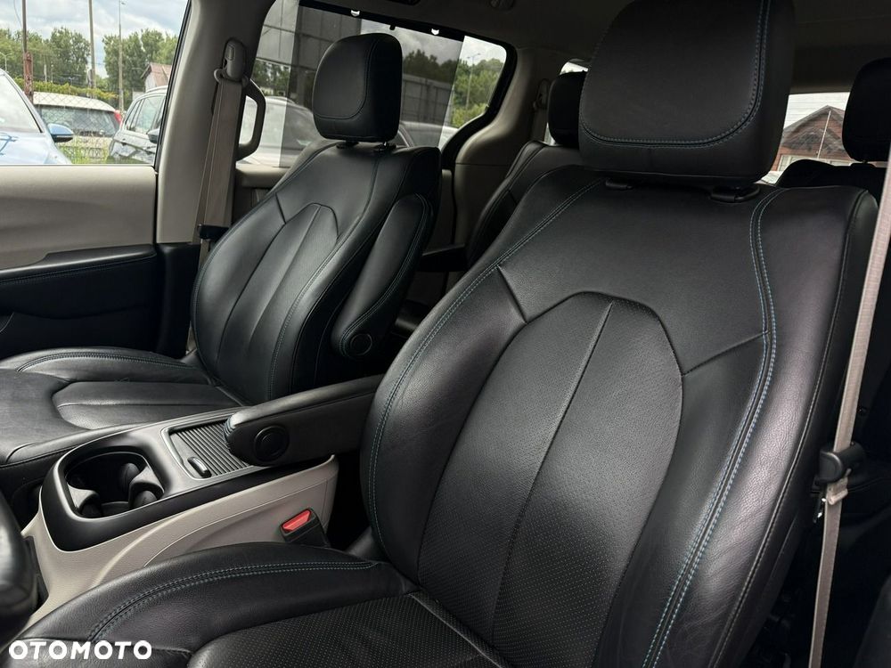 Chrysler Pacifica - 12