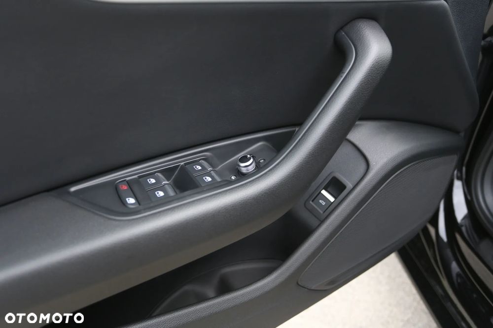Audi A4 Avant 2.0 TDI ultra S tronic sport - 14