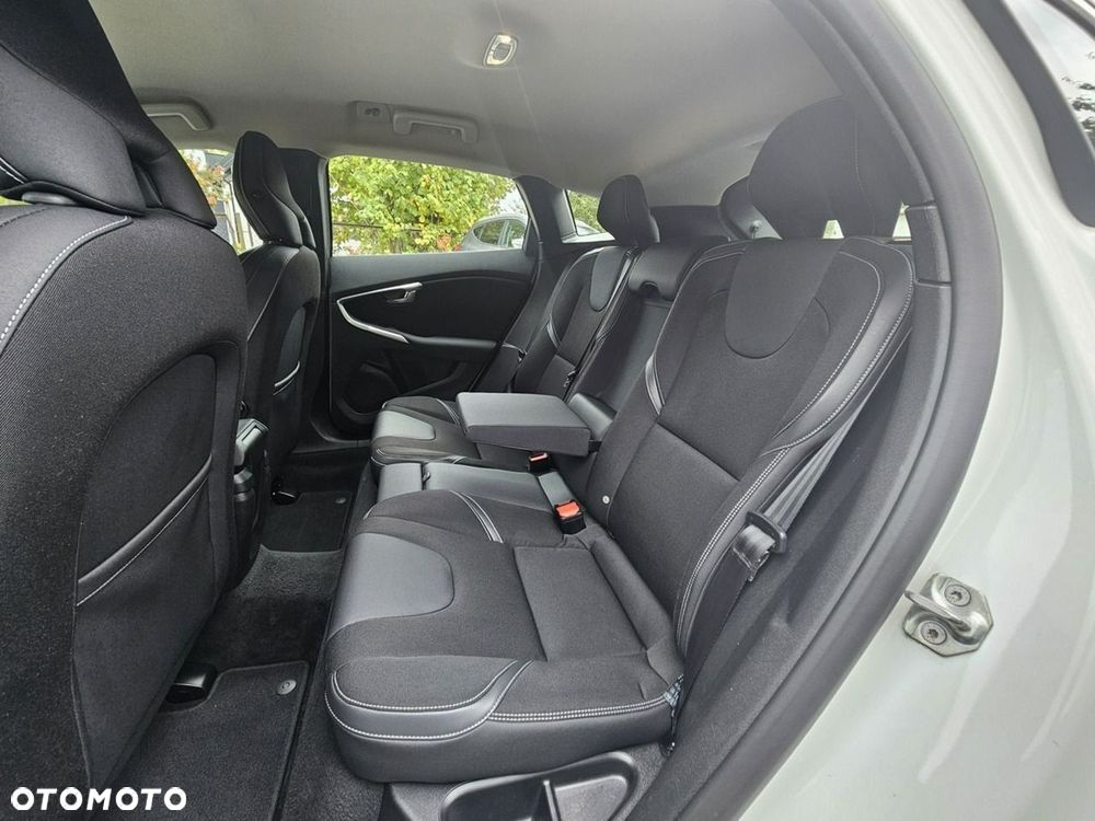 Volvo V40 D2 Momentum - 16
