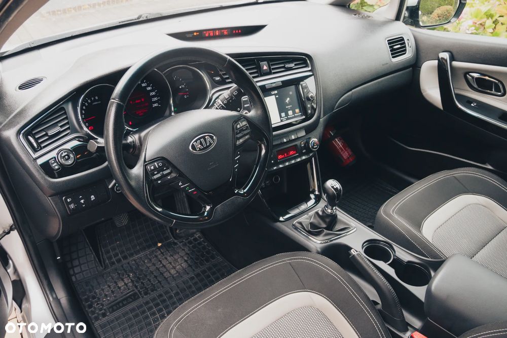 Kia Ceed - 13