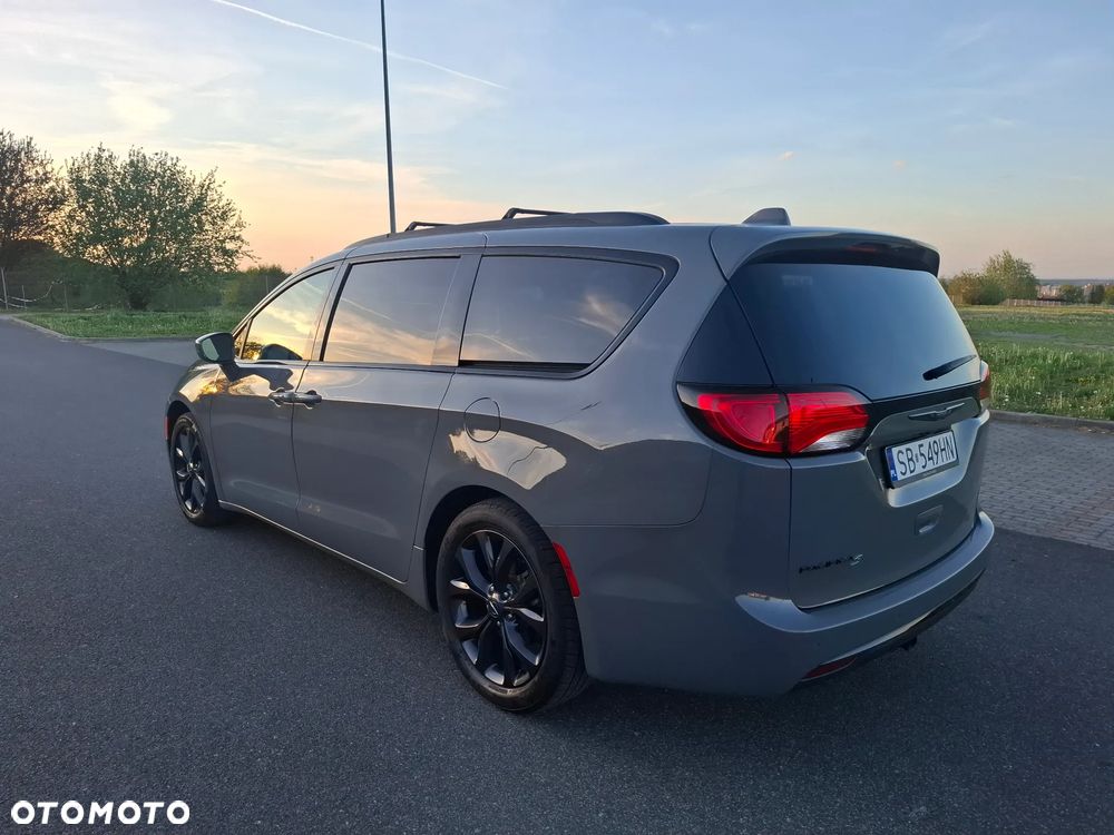 Chrysler Pacifica - 5