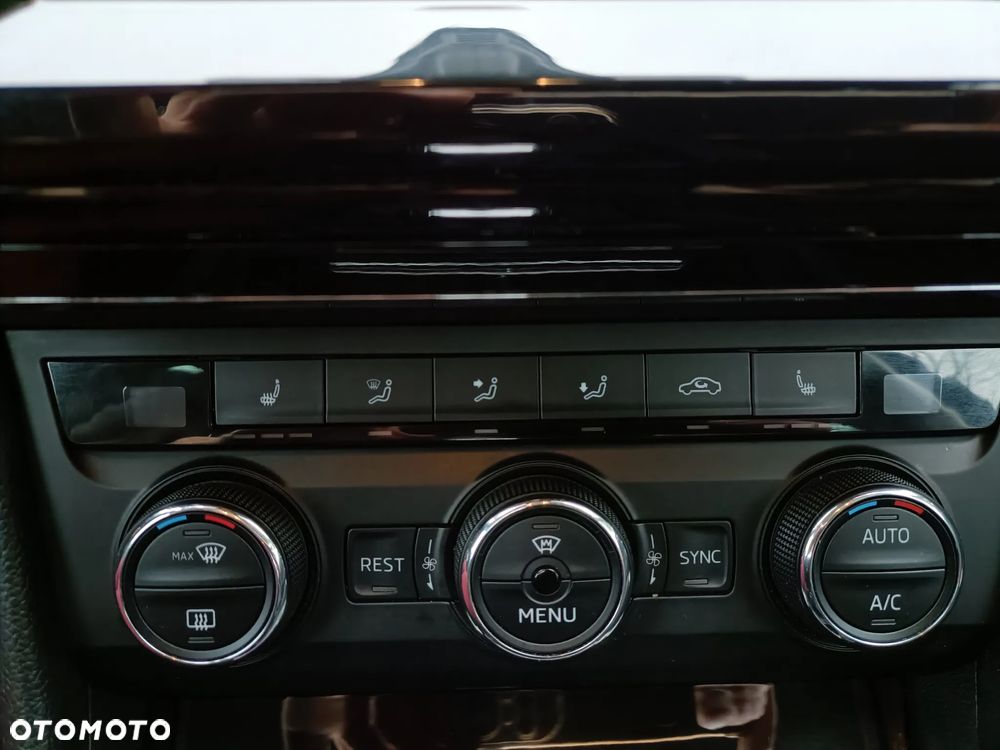 Skoda Superb 2.0 TDI DSG Premium Edition - 15