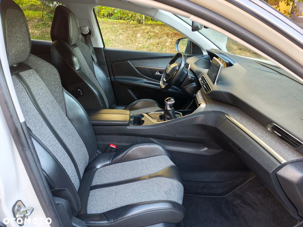 Peugeot 3008 PureTech 130 Stop & Start GPF Allure - 26