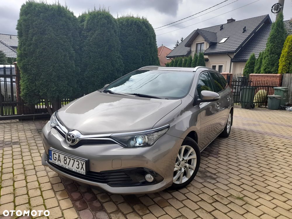 Toyota Auris 1.6 Premium Comfort - 4