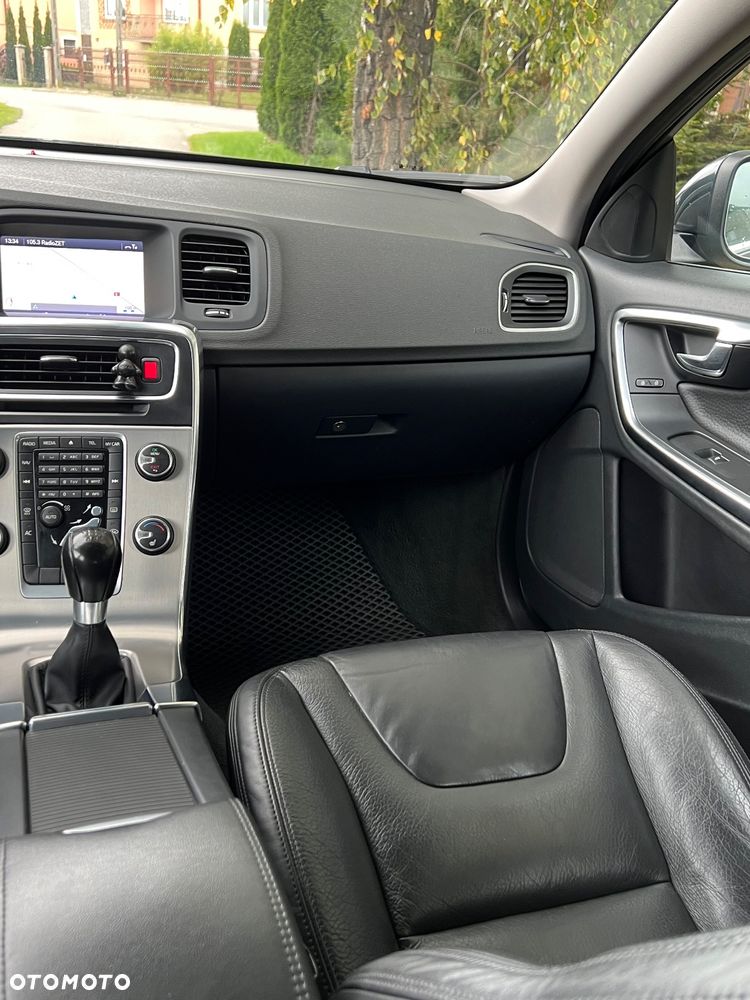 Volvo V60 D2 Summum - 17