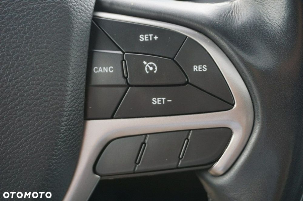 Jeep Grand Cherokee - 25