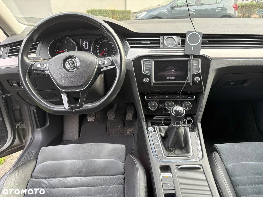 Volkswagen Passat 2.0 TDI BMT Trendline - 12