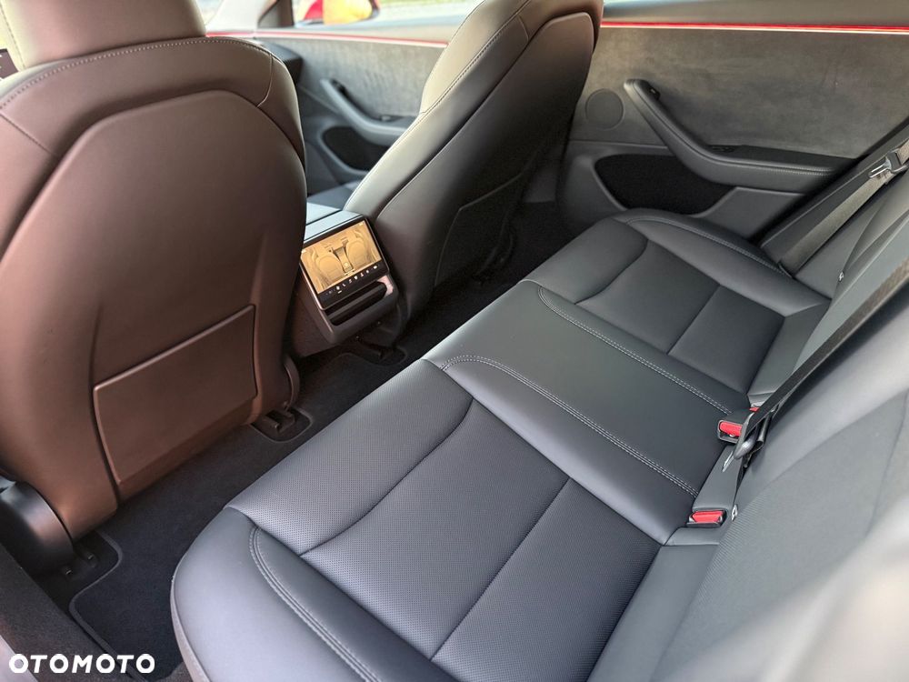 Tesla Model 3 - 12