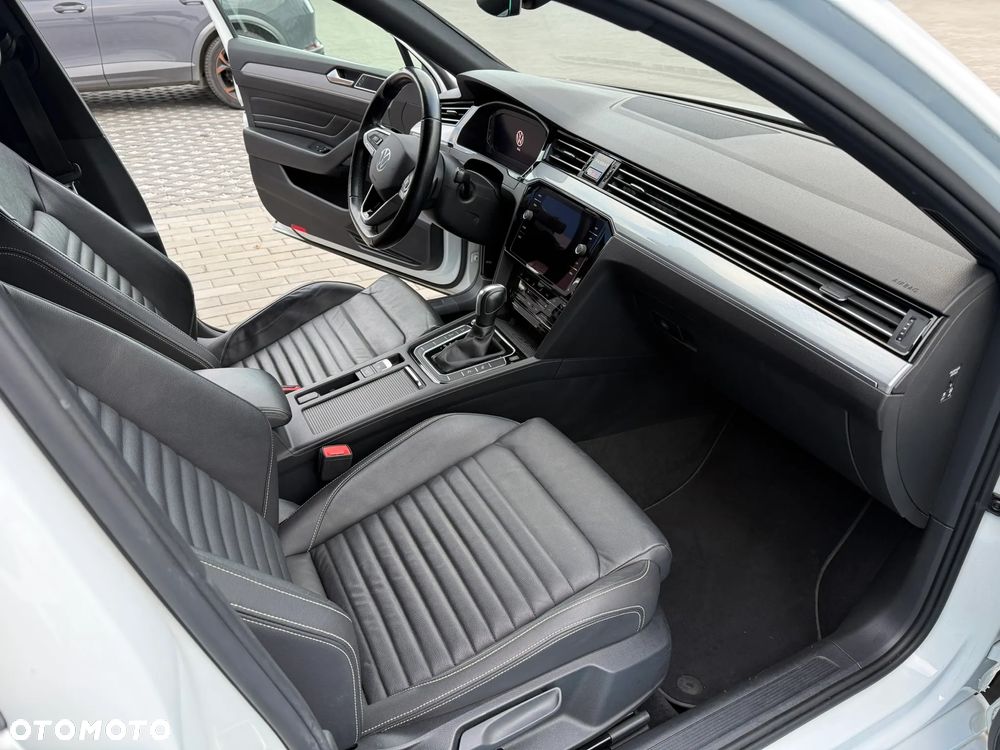Volkswagen Passat 2.0 TDI SCR DSG Business - 13