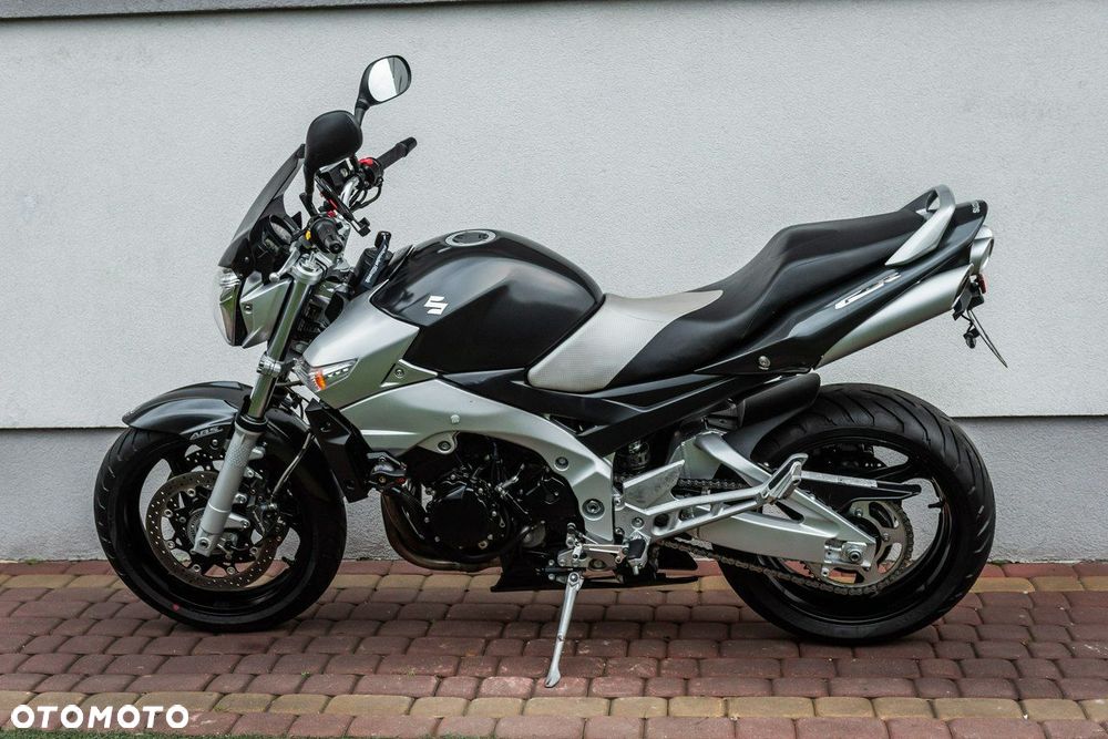 Suzuki GSR - 5