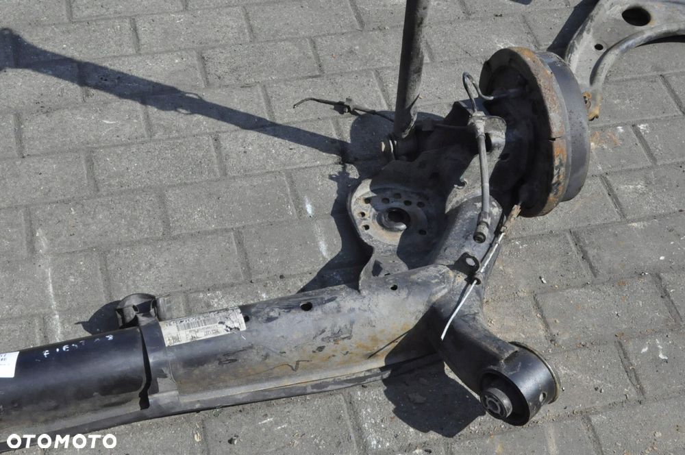 FORD FIESTA MK8 3D 5D ZAWIESZENIE BELKA TYŁ BĘBNY - 2