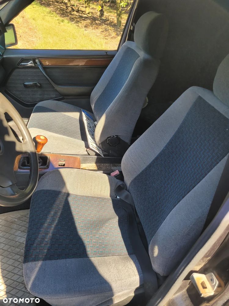mercedes w124 fotel kanapa deska kokpit podsufitka boczek podłokietnik licznik panel szyb - 3