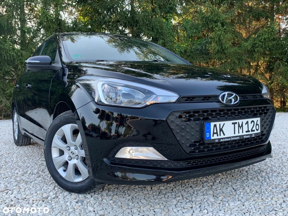Hyundai i20 1.2 Fifa World Cup Edition - 18