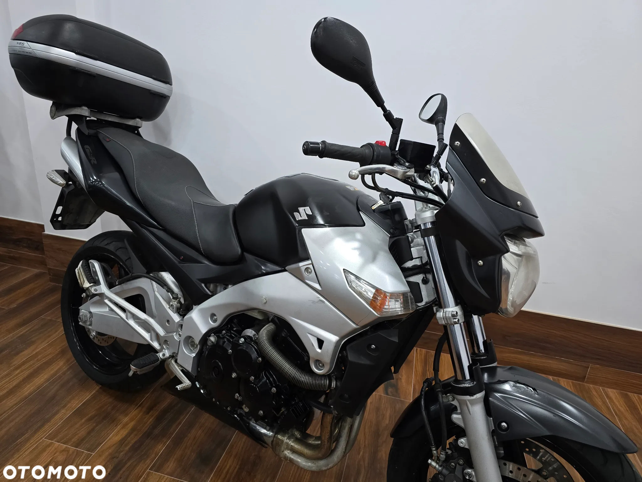 Suzuki GSR - 2