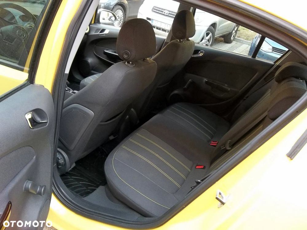 Opel Corsa 1.2 16V Cosmo - 8