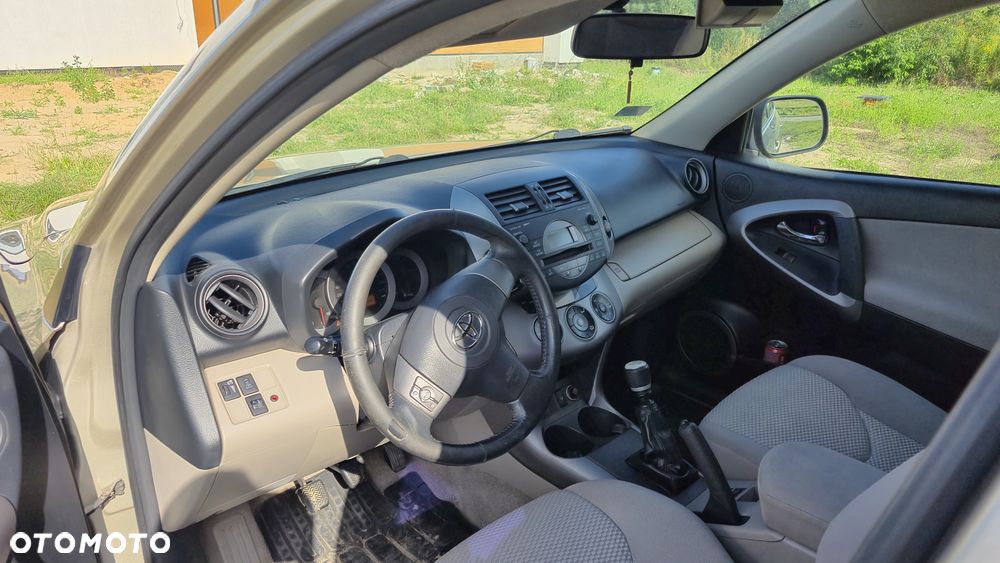 Toyota RAV4 2.2 D-4D 4x4 - 5