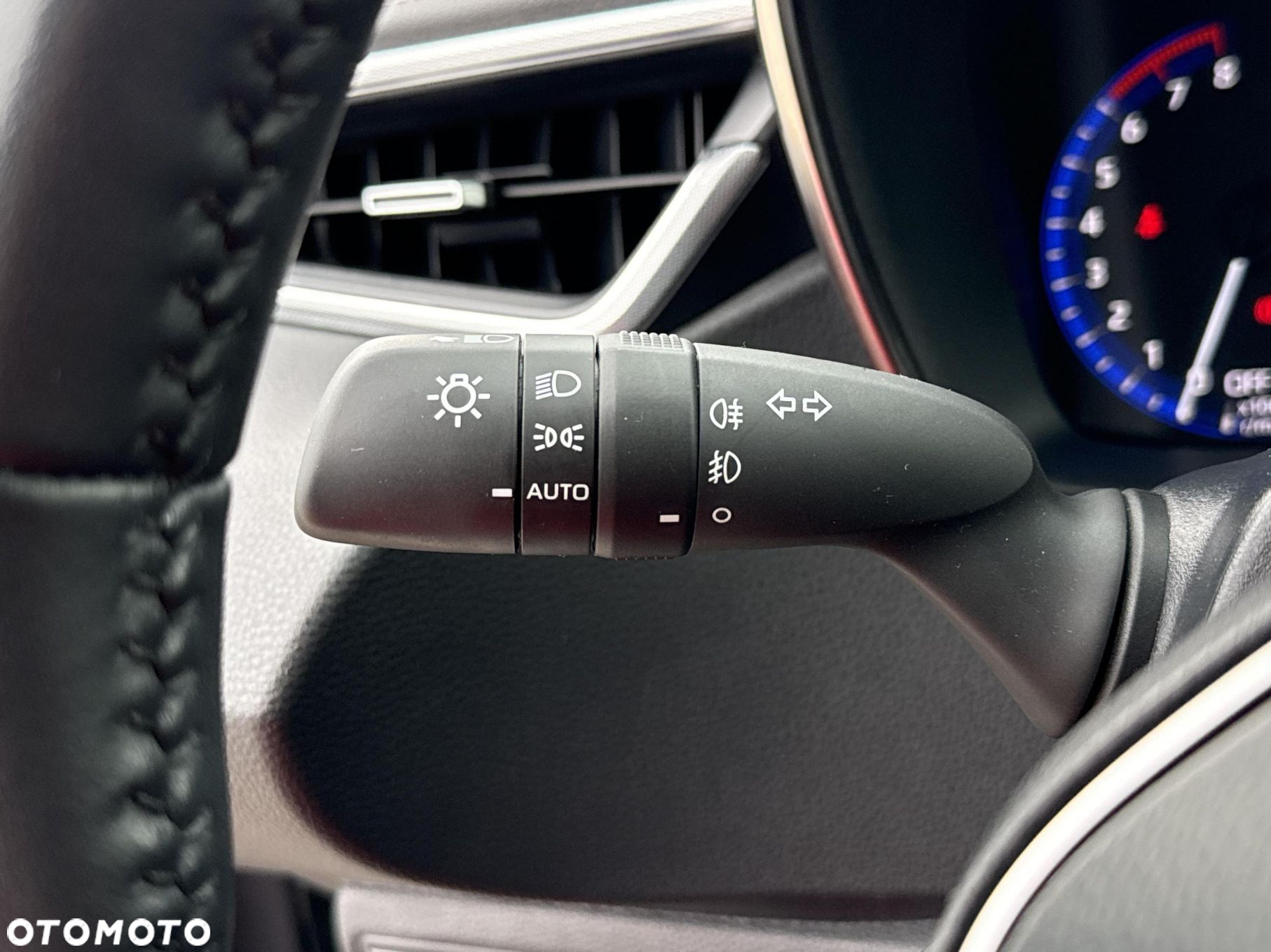 Toyota Corolla 2.0 Hybrid Executive - 19