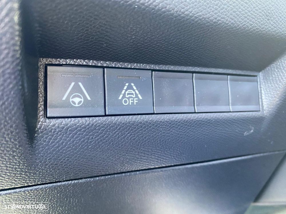 Peugeot 2008 1.2 PureTech GT EAT8 - 11