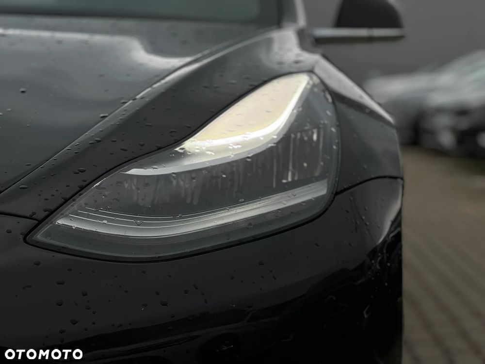 Tesla Model 3 - 9