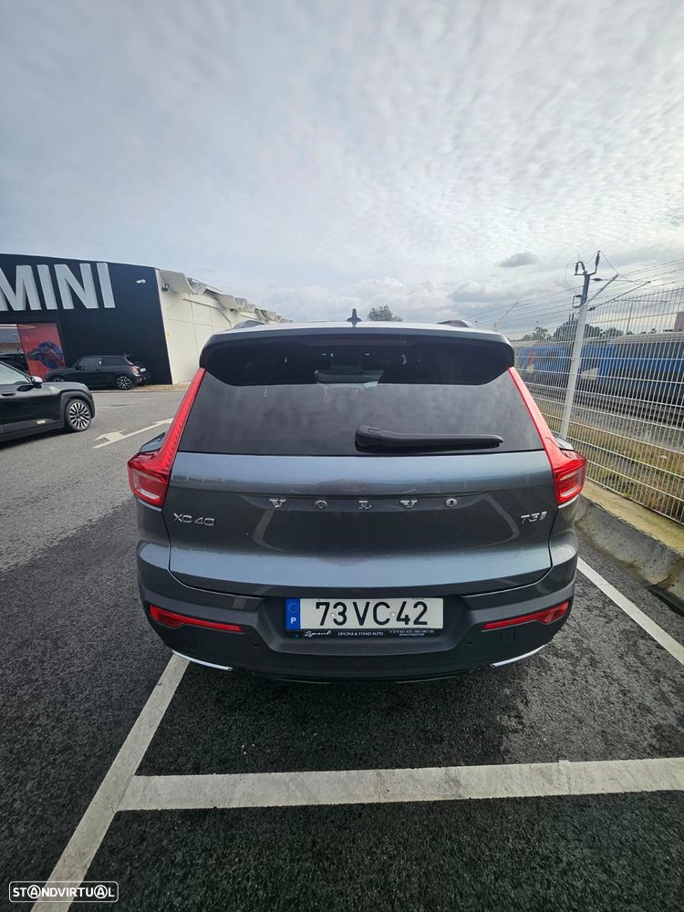 Volvo XC 40 1.5 T3 R-Design Tech Edition - 2