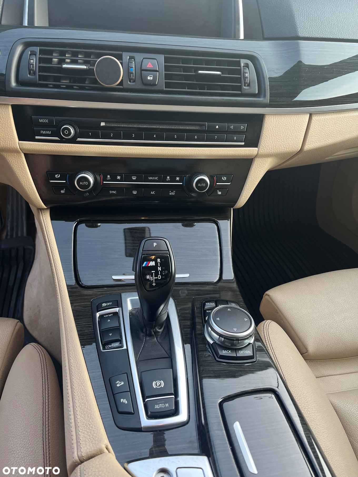 BMW Seria 5 528i xDrive - 15