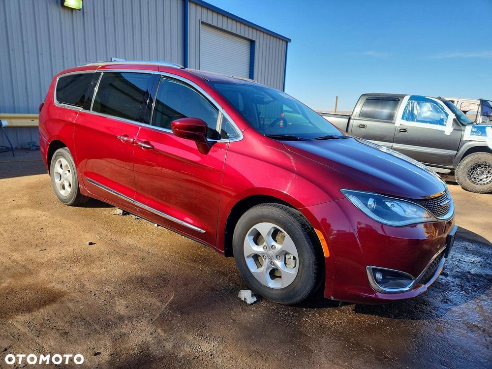 Chrysler Pacifica - 1