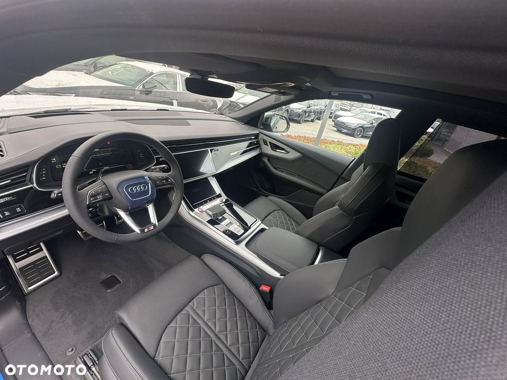 Audi SQ8 - 8