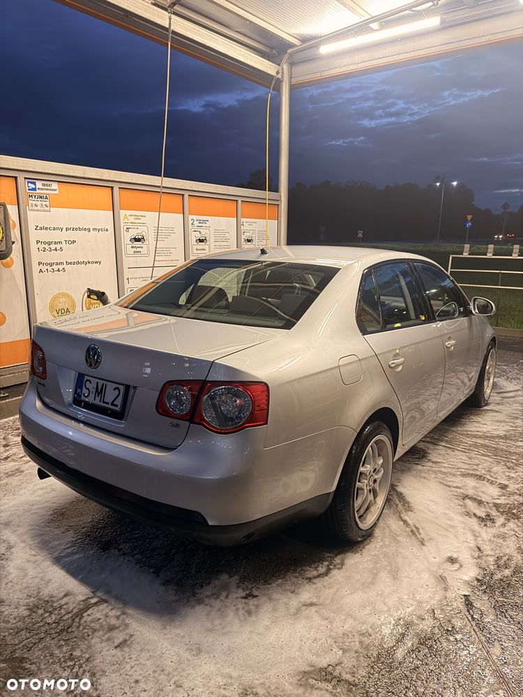 Volkswagen Jetta - 5