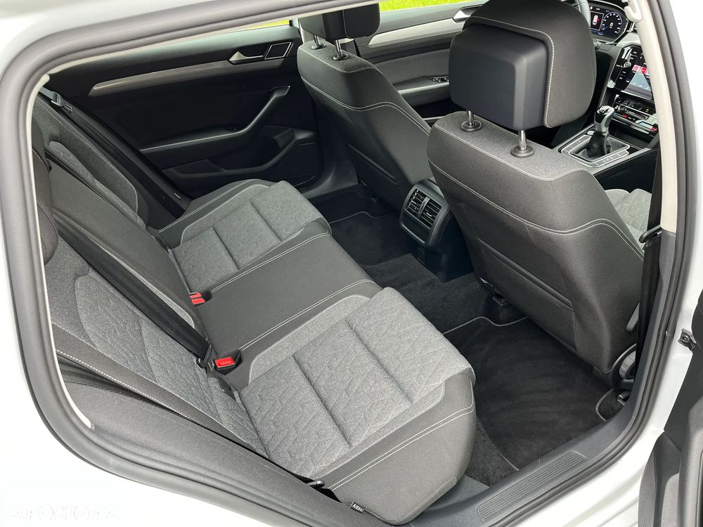 Volkswagen Passat Variant 2.0 TDI EVO Business - 10