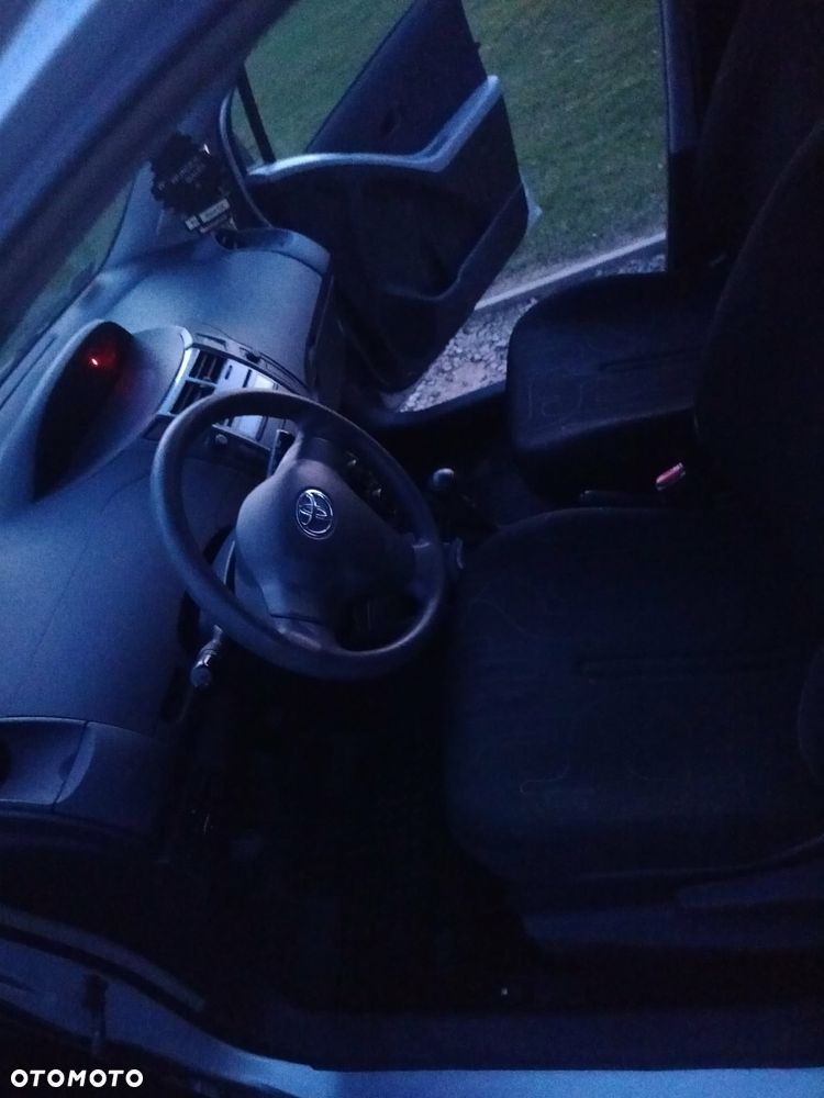 Toyota Yaris 1.0 Luna EU5 - 4