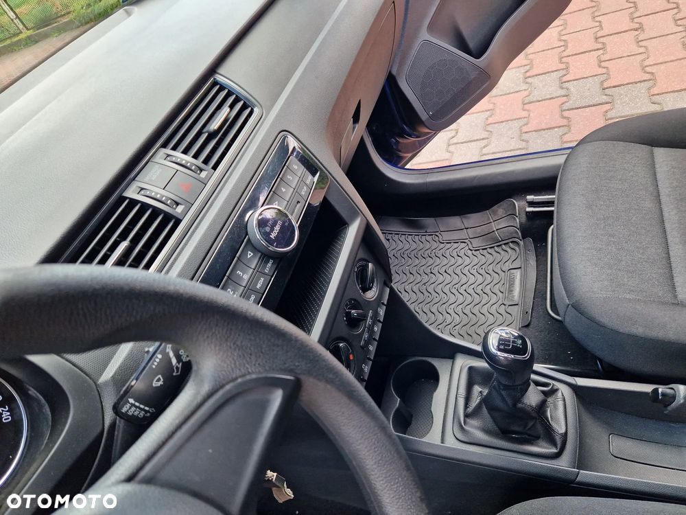 Skoda RAPID 1.2 TSI Ambition - 19