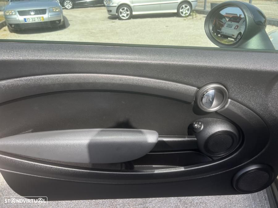 MINI 3 Portas One D - 12