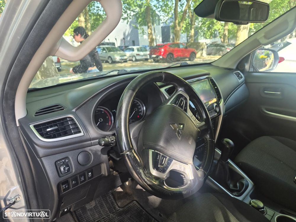 Mitsubishi L200 2.3 DI-D Strakar Club Connect Edition 4WD - 10