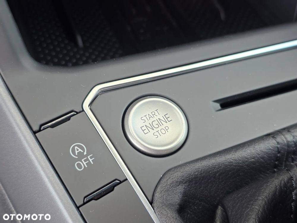 Volkswagen Polo 1.0 TSI R-Line Plus DSG - 28