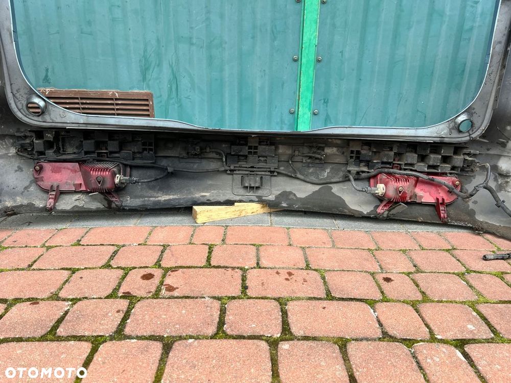 Zderzak tylny TYŁ PEUGEOT 5008 4x PDC Kod lakieru: KGYC - 10