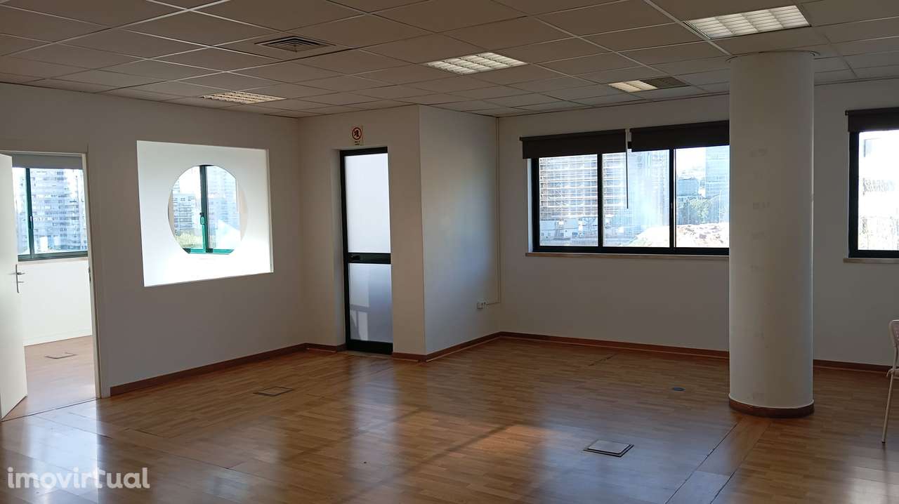 Excelente escritório com 103m² Algés - Miraflores muita luz natural - Grande imagem: 5/11