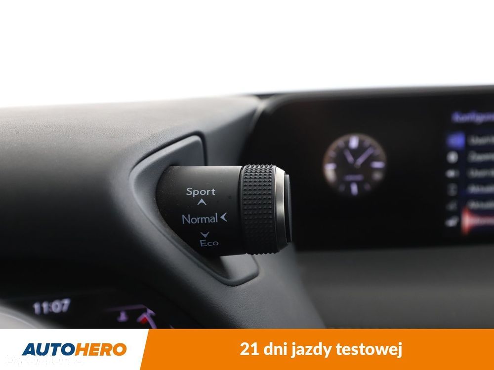 Lexus UX - 31