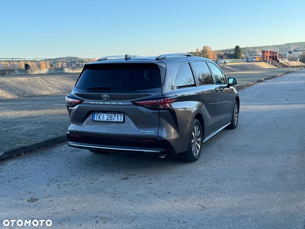 Toyota Sienna - 16
