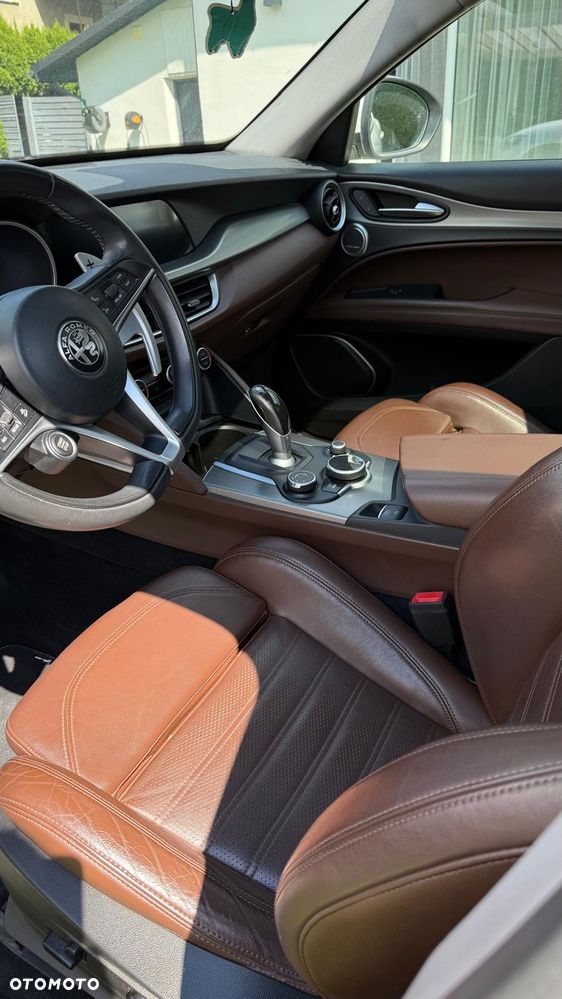 Alfa Romeo Stelvio 2.0 Turbo 16V AT8-Q4 Lusso Ti - 3