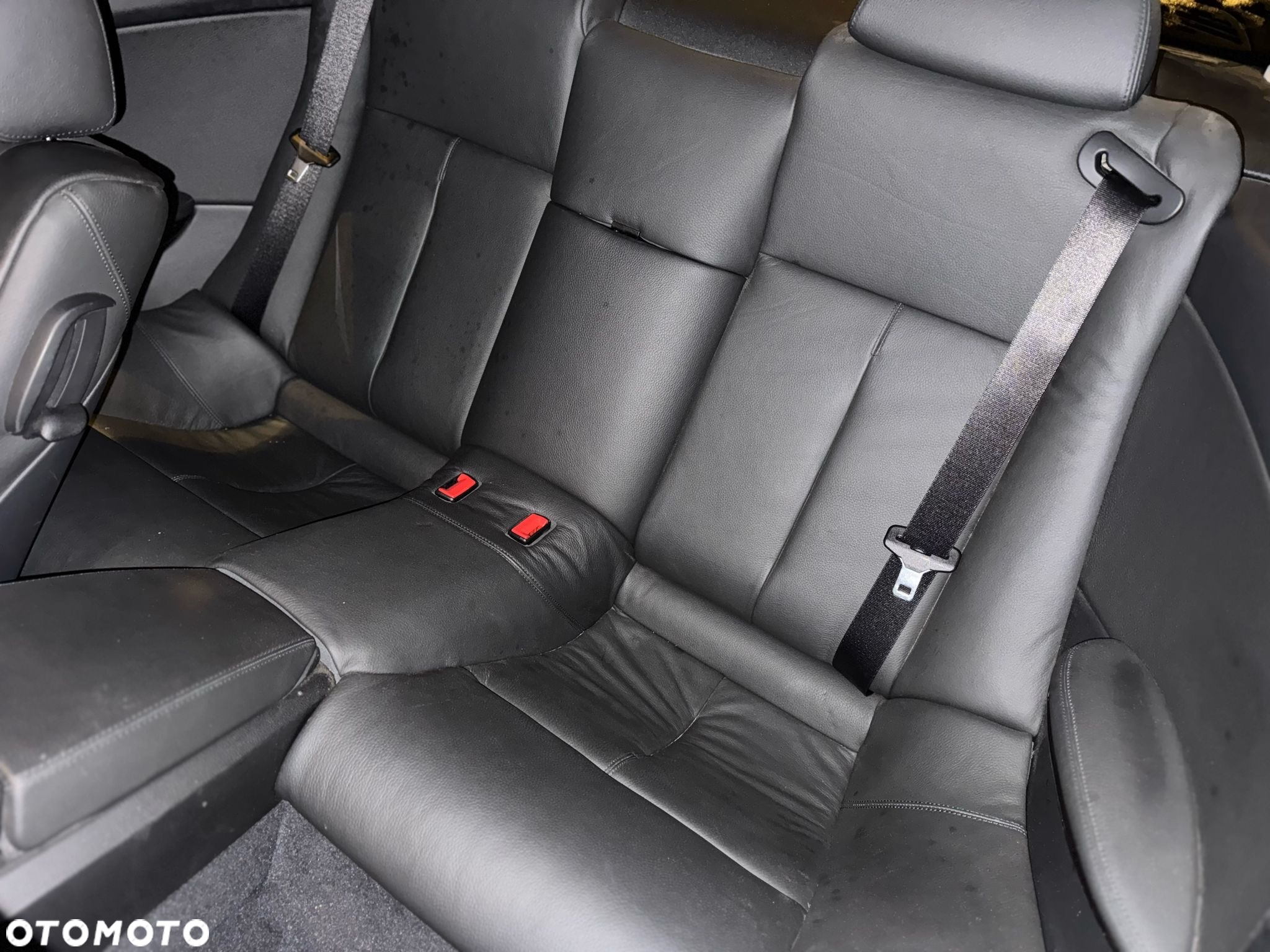 BMW Seria 6 650 i - 12